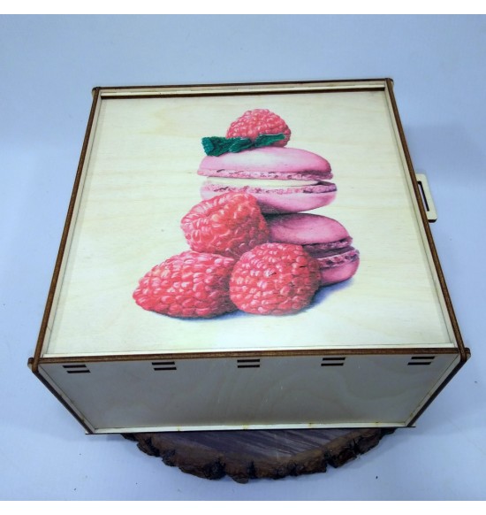 Коробка-пенал для подарков "Малиновые Макаруны"